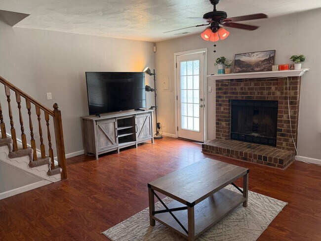 Foto del edificio - Rosemont Forrest-Three Bedroom End Unit Townhome