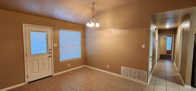 Foto del edificio - 3 Bedroom 2 Bath off Clear Creek Viewable ...