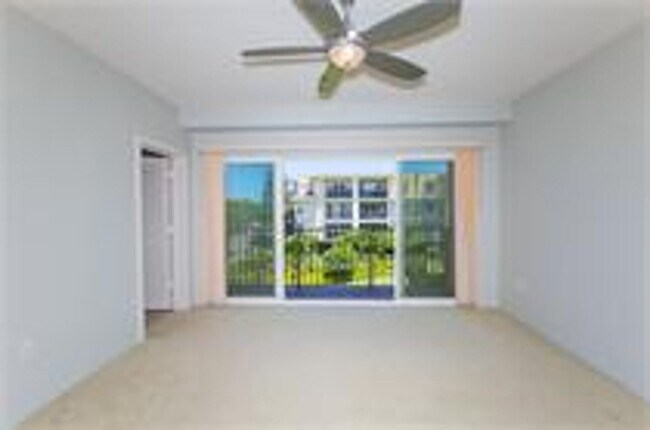 Foto del edificio - Live in the Heart of Kailua Town in this rarely available end unit!