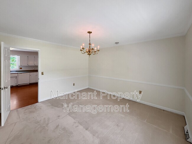 Foto del edificio - 512 Devenger Rd