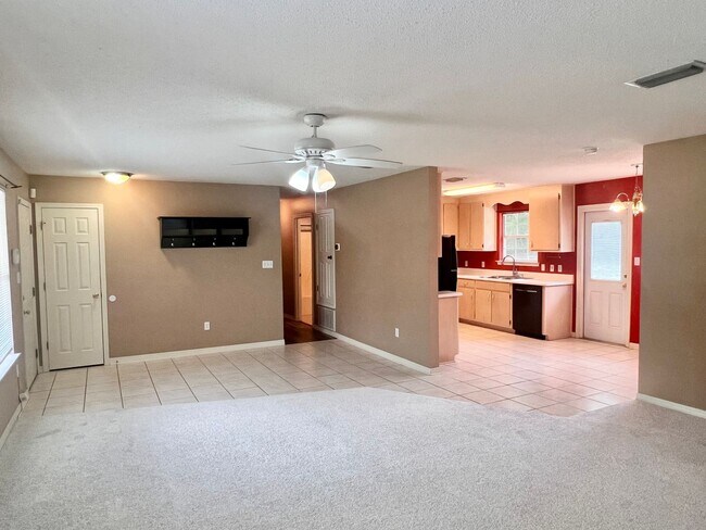 Foto del edificio - Charming Home - Spacious Lot Near Whiting