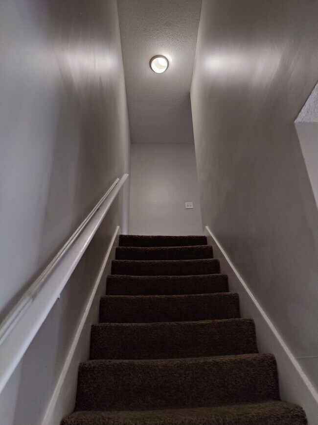 Building Photo - 3 Bed / 2 Bath Home for Rent