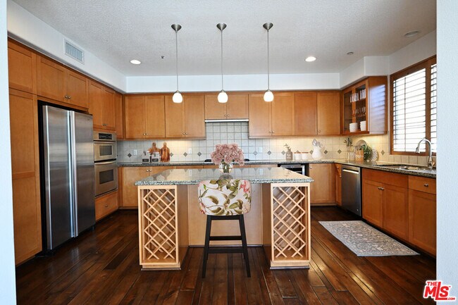 Foto del edificio - 5831 Seawalk Dr