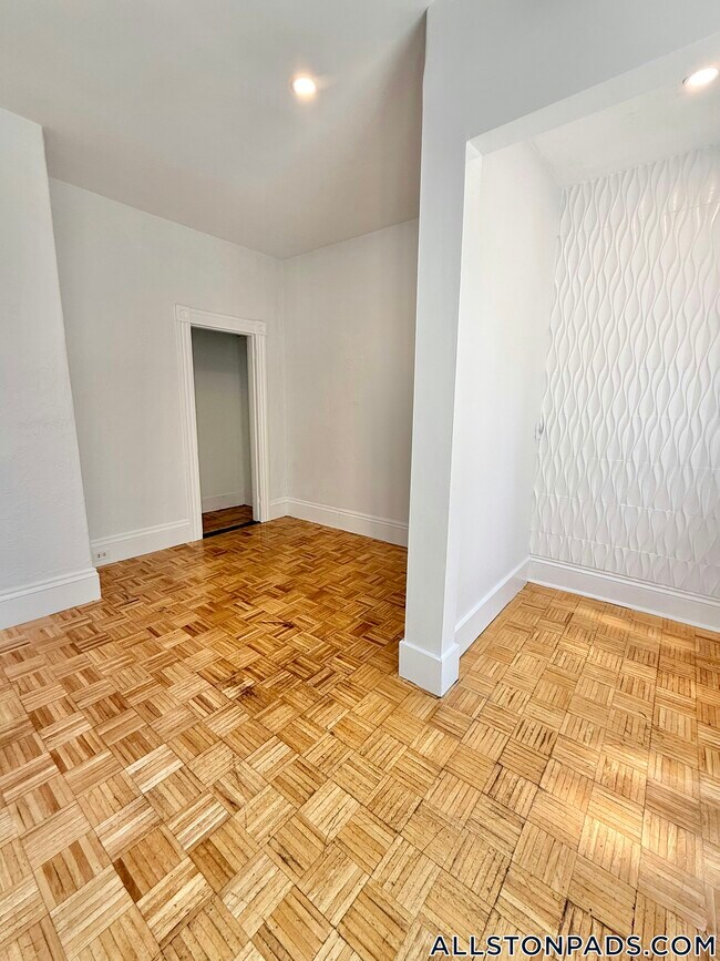 Foto del edificio - 8 Greylock Rd