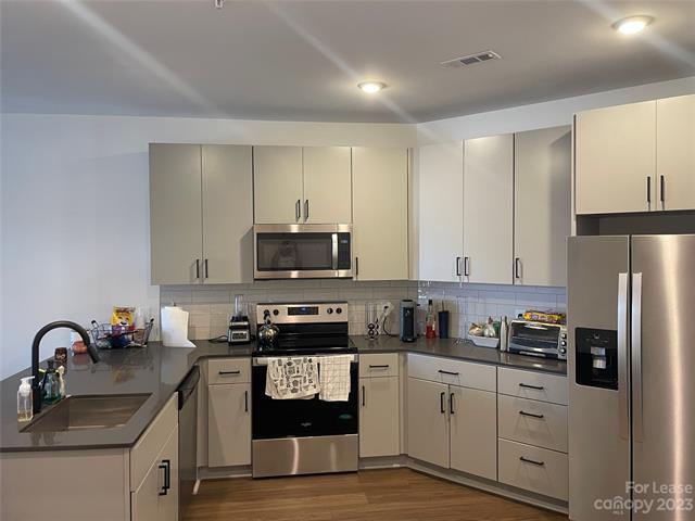 Foto principal - 419 E 36th St
