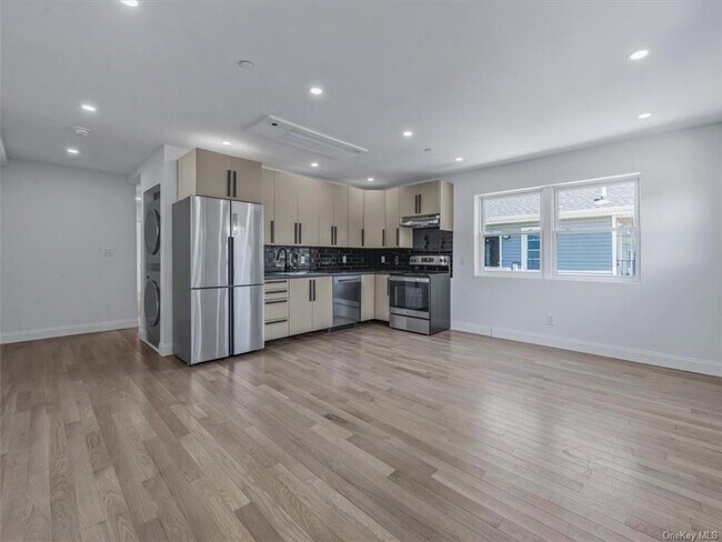 Foto del edificio - 337-Beach43 Beach 43rd St