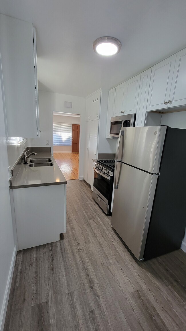 Foto del edificio - 2717 W Clark Ave