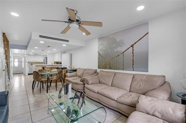 Foto del edificio - 4428 W 10th Ct
