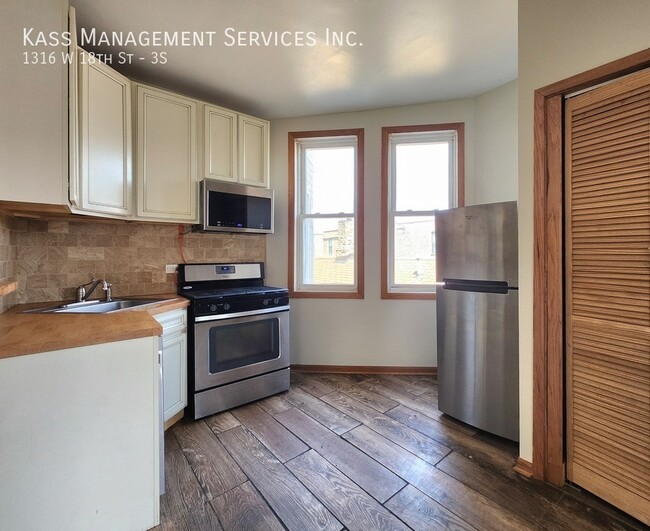 Foto del edificio - 1316 W 18th St