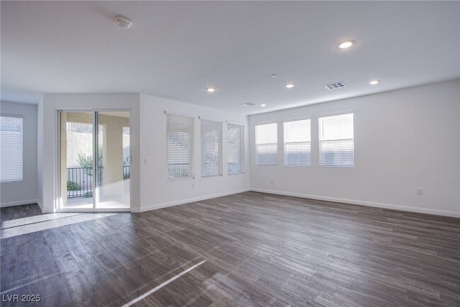 Building Photo - 2555 Hampton Rd