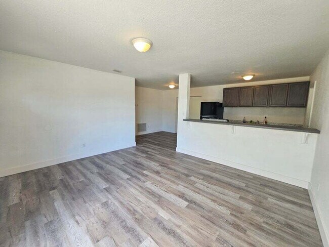 Building Photo - 1040 Hickory Ln