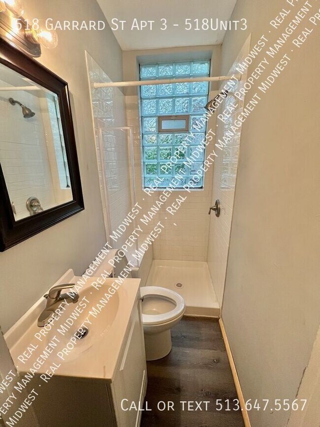 Foto del edificio - Location, Location, Etc…