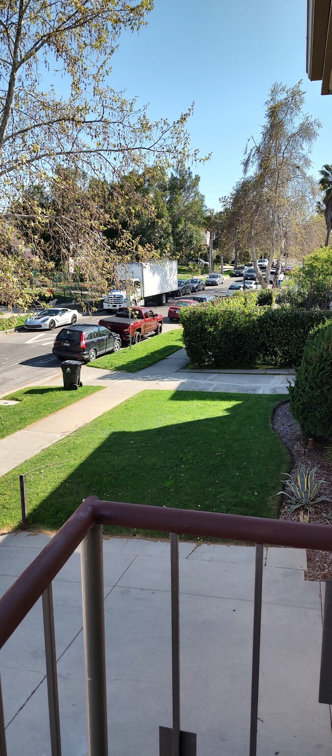 view southward - 1217 S Orange Grove Ave