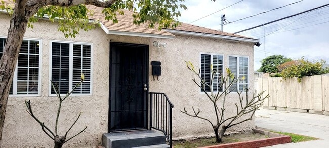Building Photo - 6267 Rose Ave