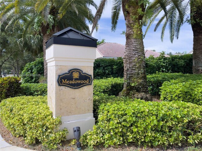 Foto del edificio - 2708 Meadowood Dr