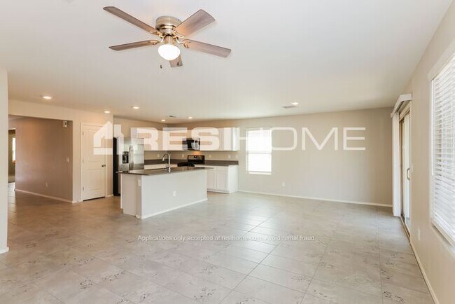 Foto del edificio - 17376 W Molly Ln
