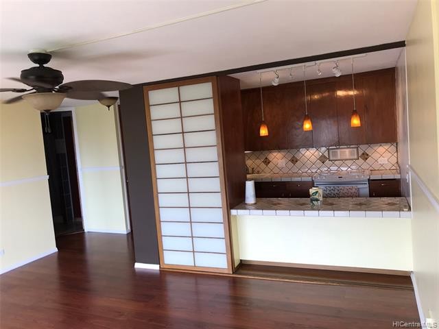 Building Photo - 1515 Nuuanu Ave
