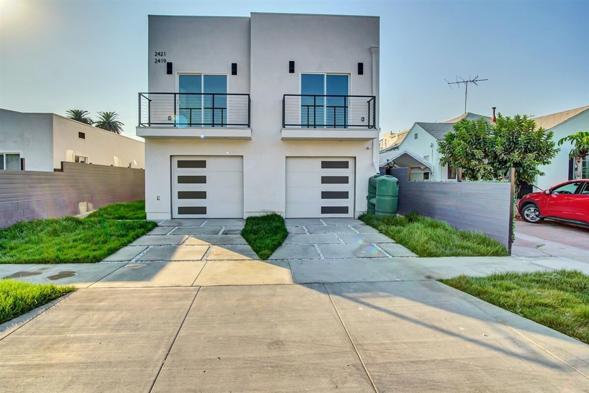 Primary Photo - 2419 S Cochran Ave