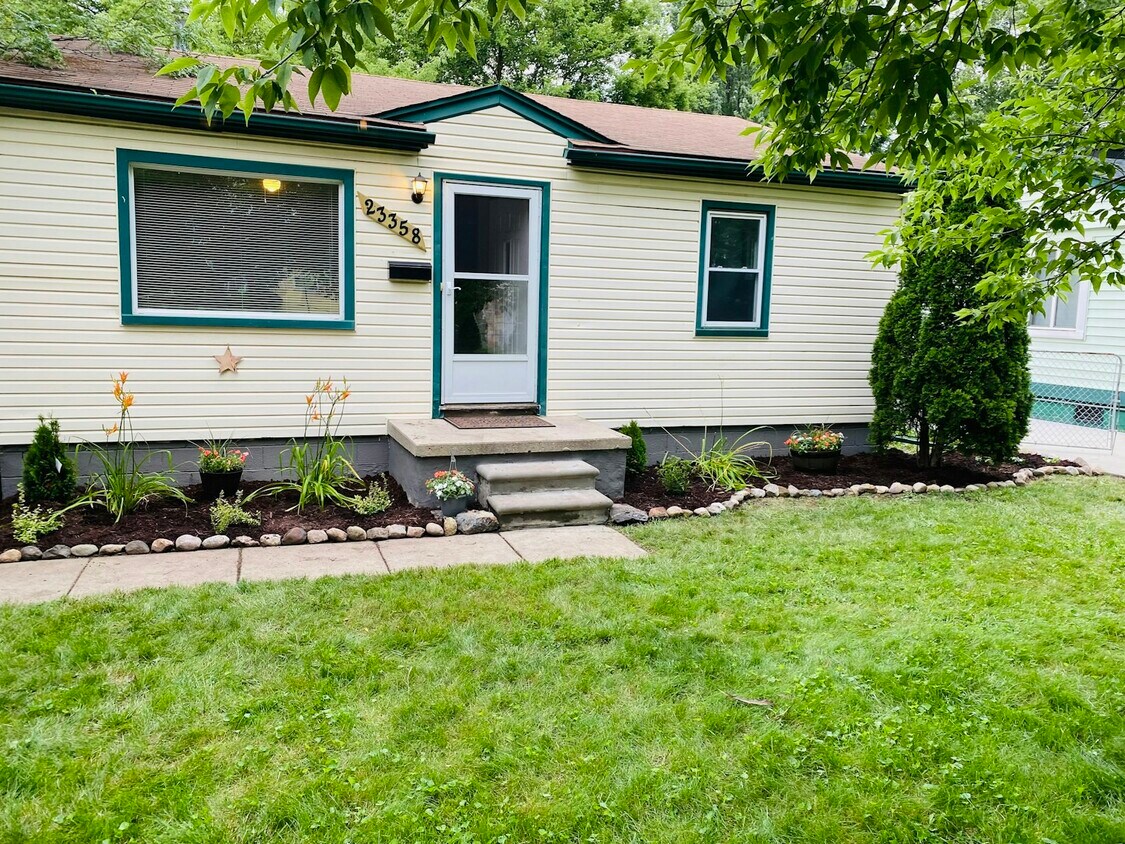 Foto principal - 23358 Champaign St