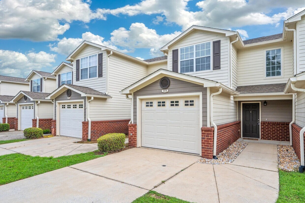Foto principal - 2 Bedroom Townhouse in Crestview!