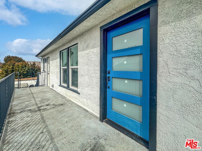 Building Photo - 2719 1/2 S Harvard Blvd