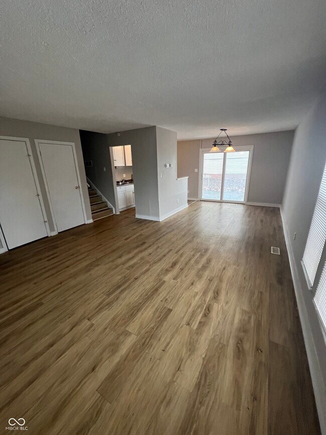 Foto del edificio - 9413 English Oak Dr