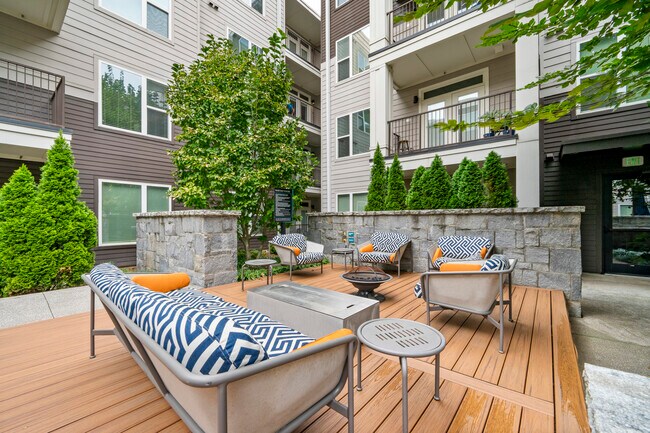 Salón al aire libre con fogata y parrillas - Platform Grant Park