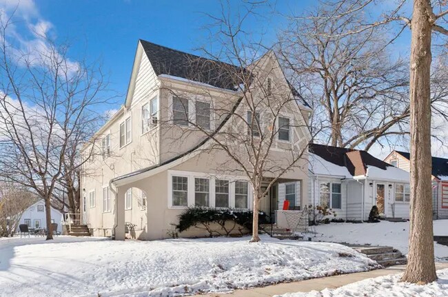 Building Photo - 3611 N Washburn Ave