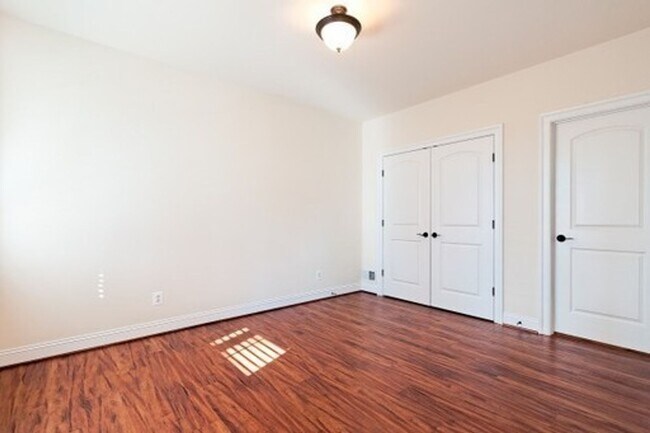 Foto del edificio - 1582 Wickham Pond Dr