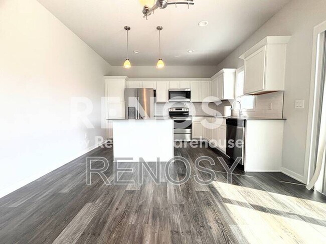 Building Photo - 16620 Oakwood Dr