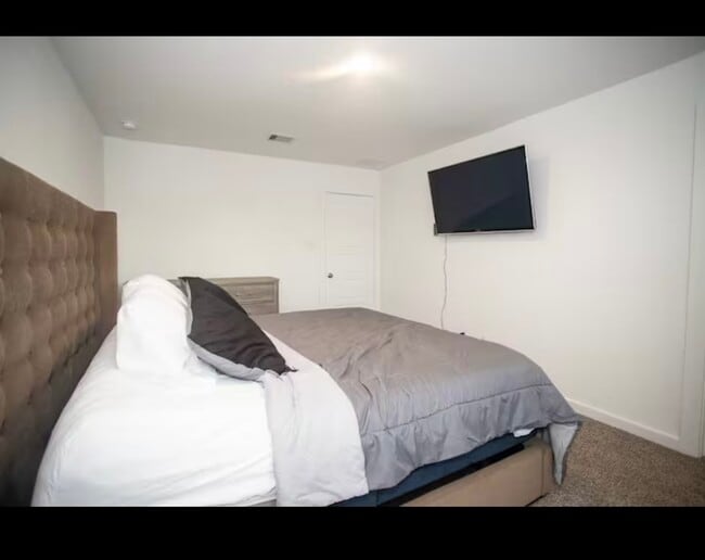 Foto del edificio - 12317 Brandenburg Gate Rd