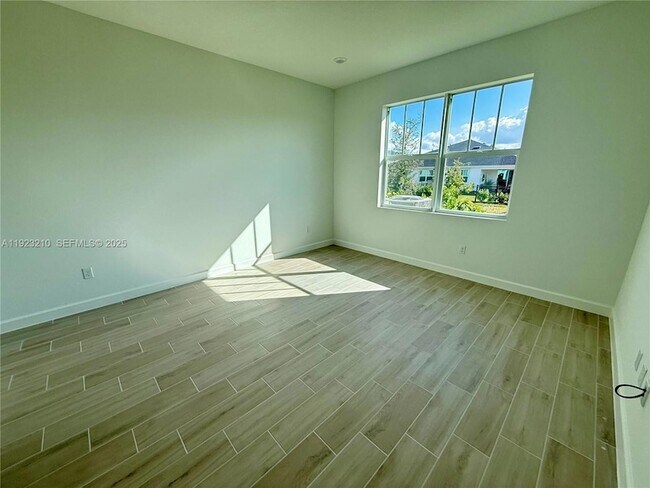 Foto del edificio - 19600 Whispering Crk Rd