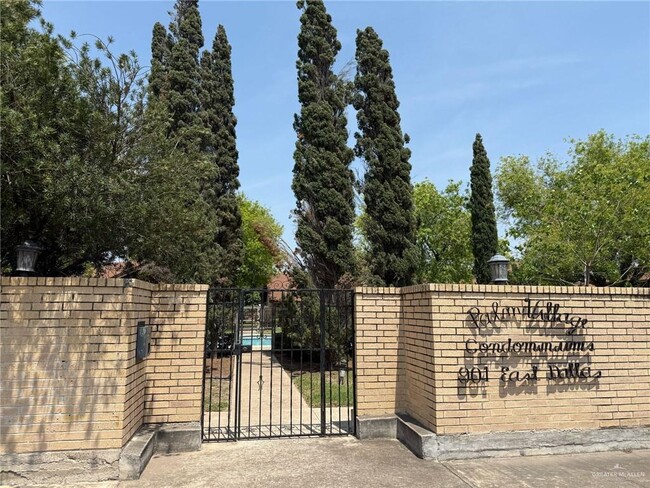 Foto del edificio - 901 E Dallas Ave