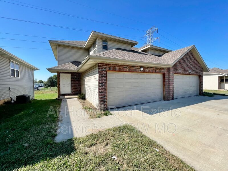 Foto principal - 3363 S Hillcrest Ave