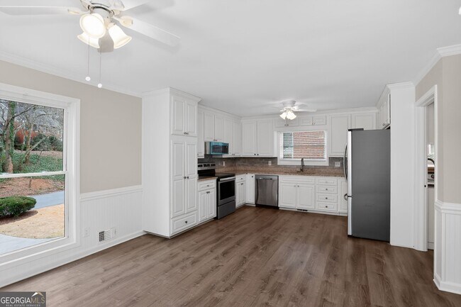 Foto del edificio - 3445 Johnson Ferry Rd NE