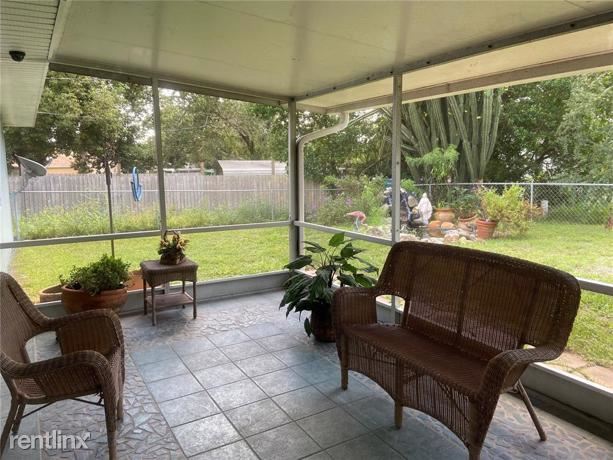 Building Photo - 3 br, 2 bath House - 323 Cloverleaf Blvd