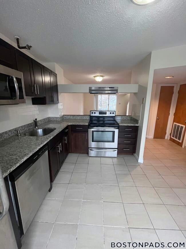 Building Photo - 152 N Beacon St