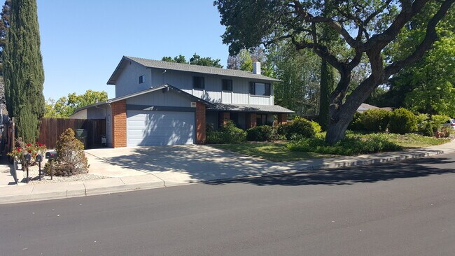 Foto del edificio - Beautiful house with amazing backyard