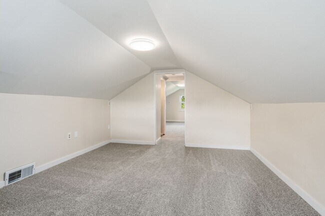 Foto del edificio - Unbeatable 4 bedroom in Penn Hills available now!