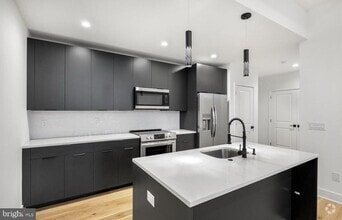 Building Photo - 1328 S 9th St