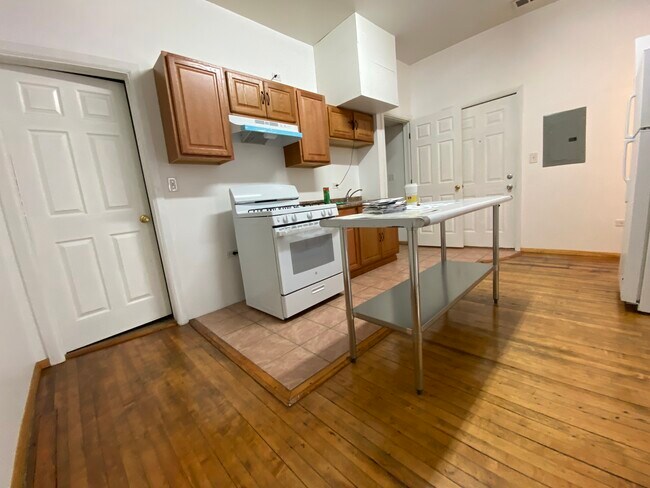 Kitchen - 1637 W 19th St