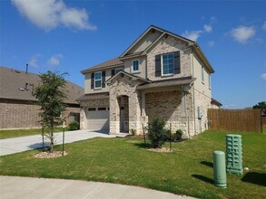 Building Photo - 2025 Wildhorse St