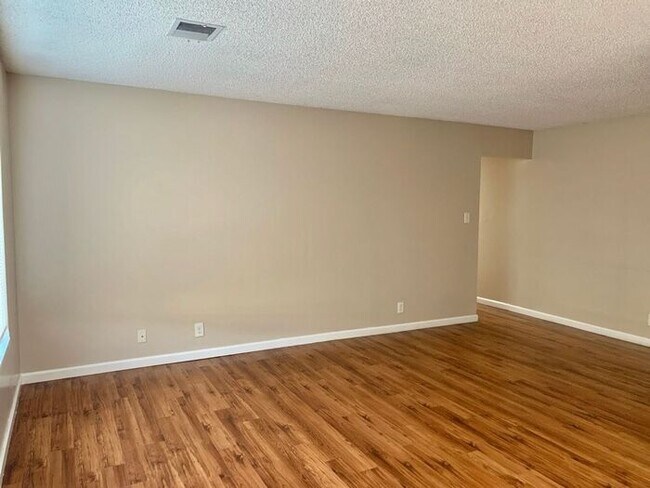 Foto del edificio - 2 Bedroom 1 Bathroom Condo in Antioch - AVAILABLE NOW !!