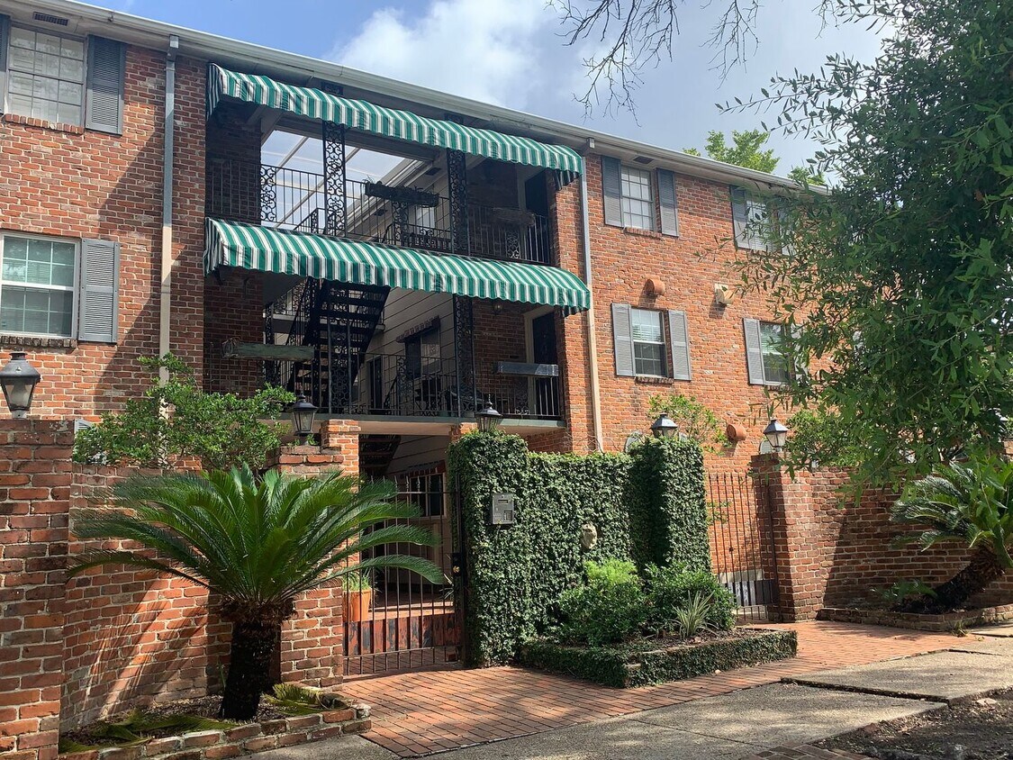 Primary Photo - 2855 St Charles Ave