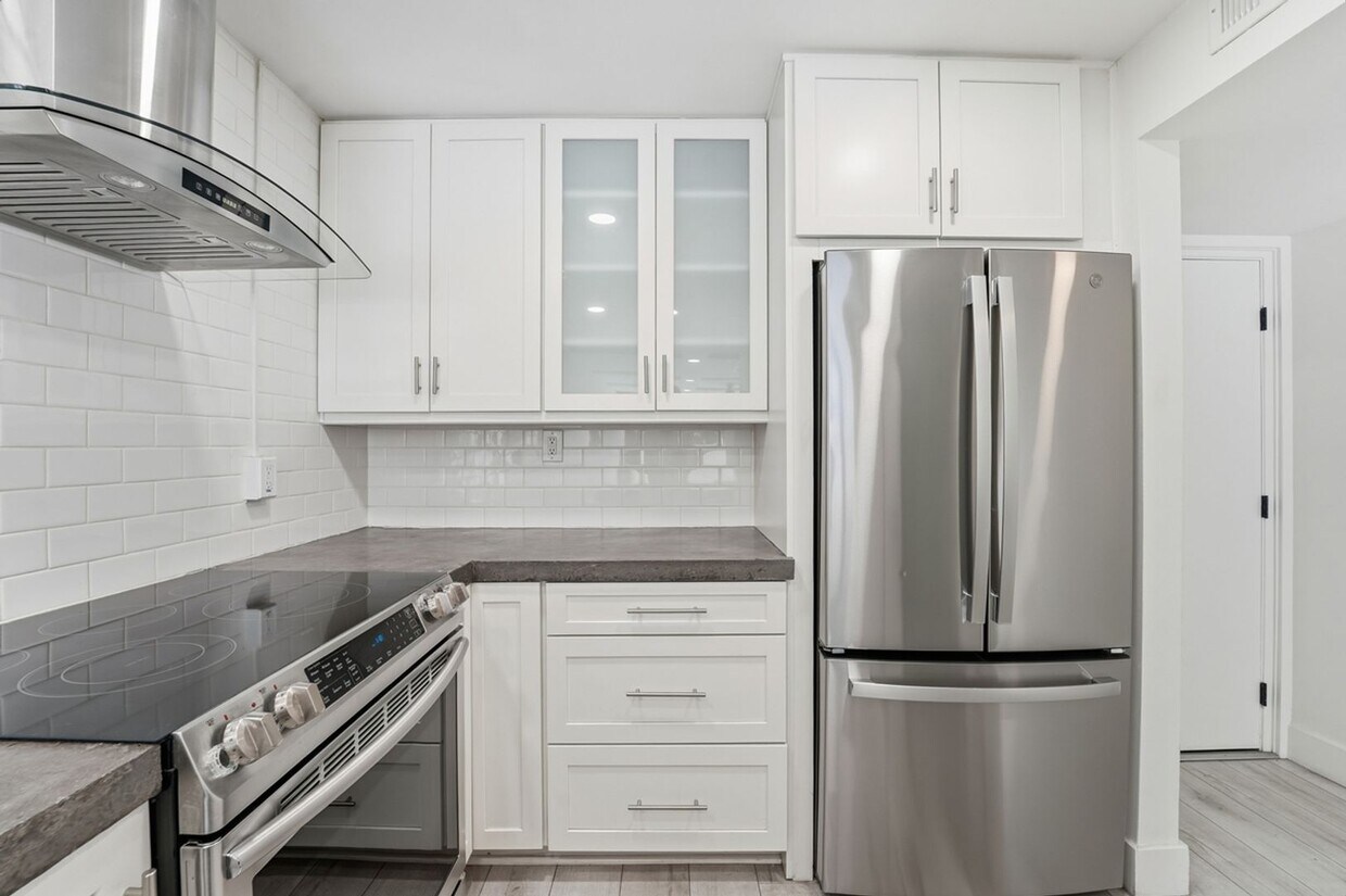 Beautiful 2-bedroom, 2-bathroom home nestled in the vibrant heart of Scottsdale. ALL UTILITIES IN... - Beautiful 2-bedroom, 2-bathroom home nestled in the vibrant heart of Scottsdale. ALL UTILITIES IN...