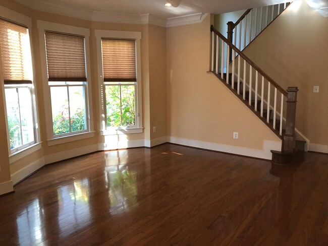 Building Photo - Well Appointed Luxury Townhome with 2 Car ...