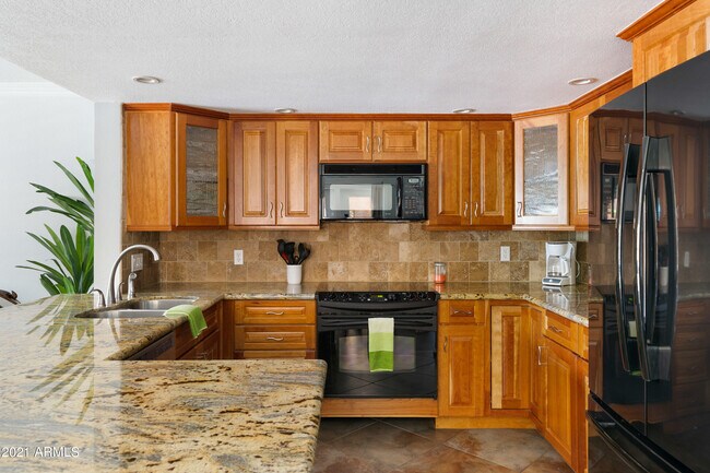 Foto del edificio - 4911 N 74th St
