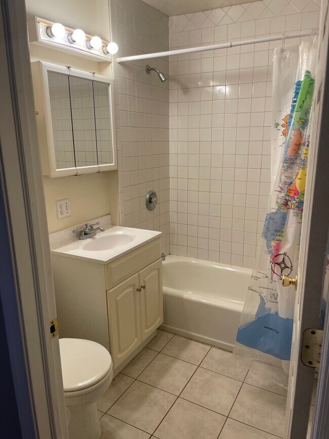 Bathroom - 638 Fellows Ave