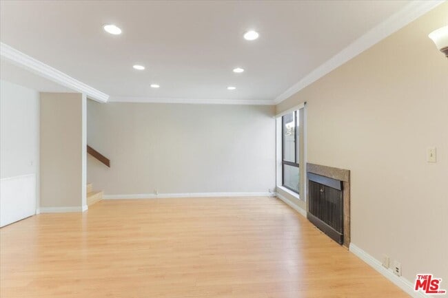 Building Photo - 449 W Duarte Rd