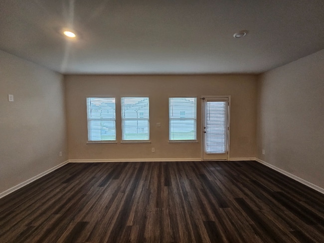 Building Photo - 3985 Holland Grv Rd